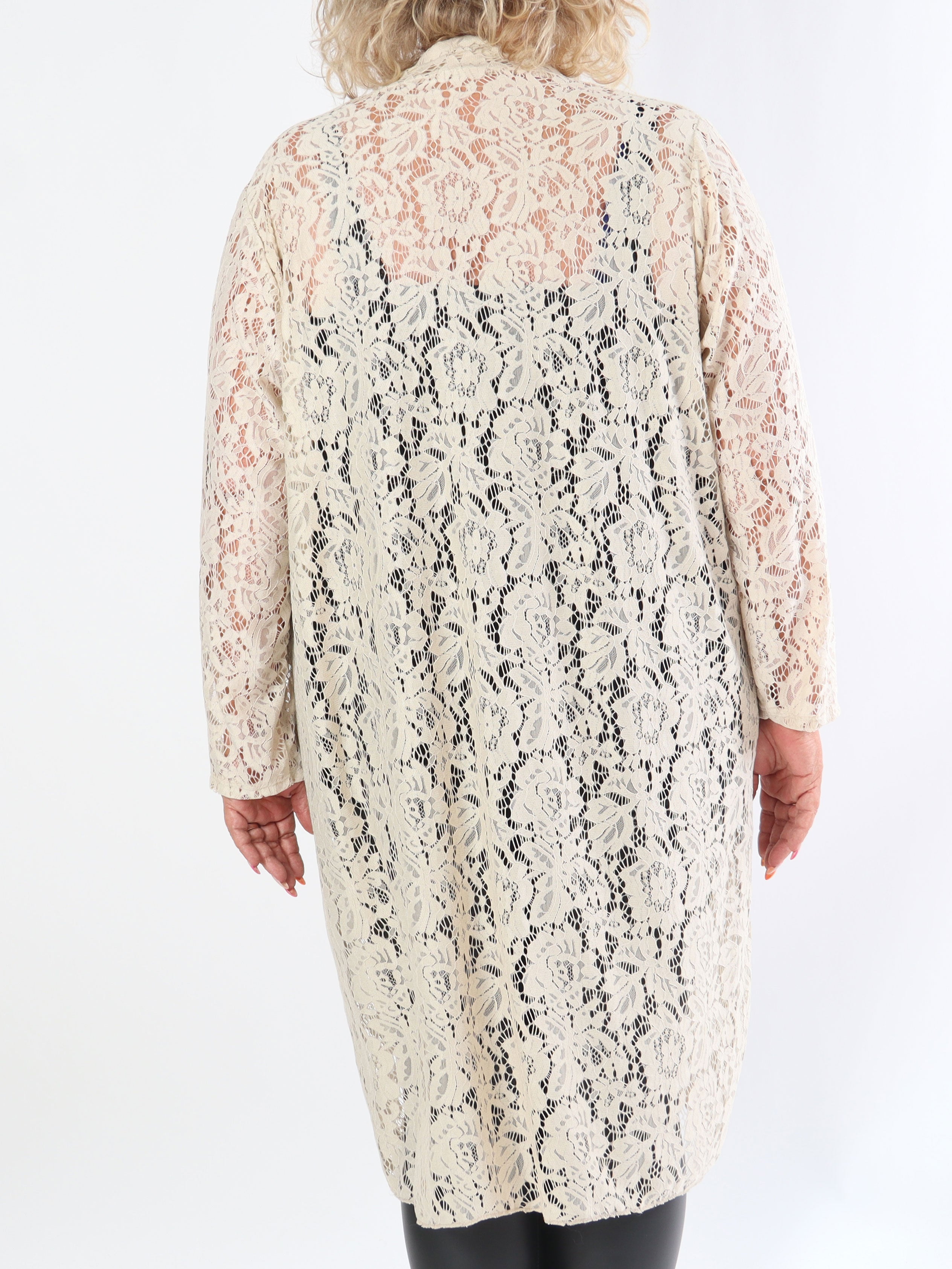 Cece - Plus size kofta i mjuk elastisk spets